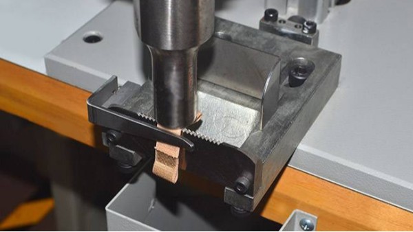 声峰超声波焊接机如何不用一针一线搞定内衣焊接？