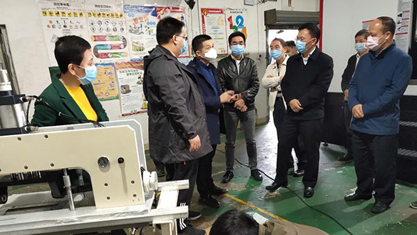 珠海市政府领导带队了解声峰超声波口罩焊接机的应用