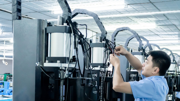 声峰超声波焊接：让插座更安全耐用的技术突破